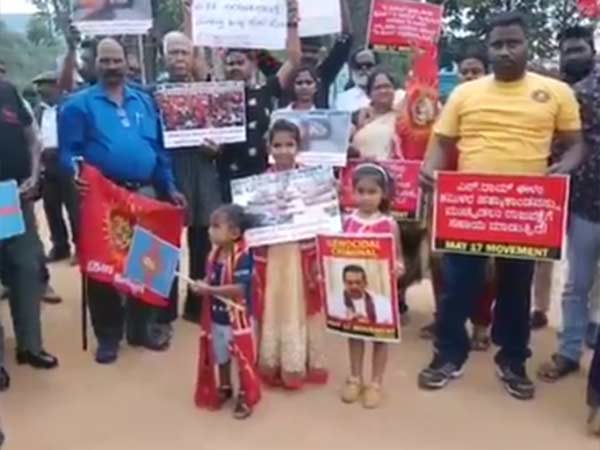 Bangalore Tamils stage protest against mahinda rajapaksa visit Bangalore Tamils stage protest against mahinda rajapaksa visit