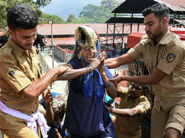 சபரிமலை: புதிய திருப்பம்.. அனைத்து வயது பெண்களும் கோவிலுக்குள் செல்லலாம்.. தேவசம் போர்டு பல்டி 