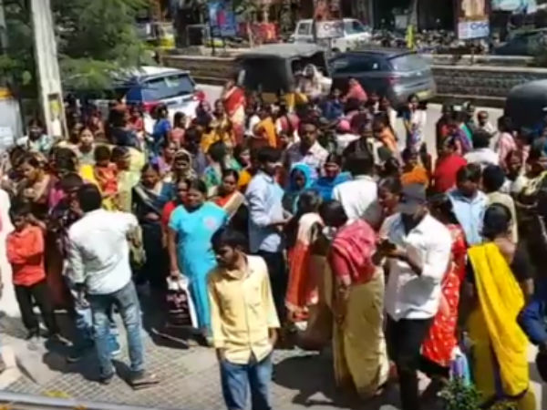 10 rupees Saree In Hyderabad: More than 10 women have fallen into a crowded 10 rupees Saree In Hyderabad: More than 10 women have fallen into a crowded