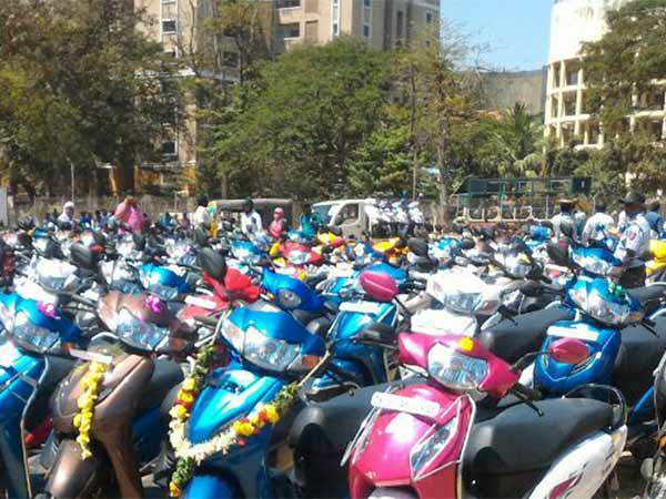 Tamilnadu Budget 2019: TN govt allocates Rs.250 Cr for Free scooter scheme Tamilnadu Budget 2019: TN govt allocates Rs.250 Cr for Free scooter scheme