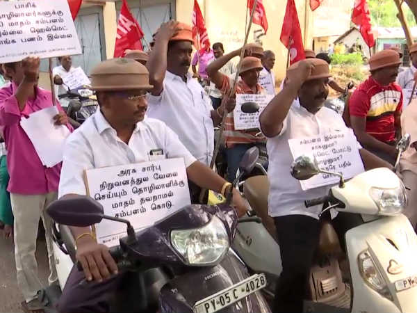 helmet issue govt staffs protest helmet issue govt staffs protest
