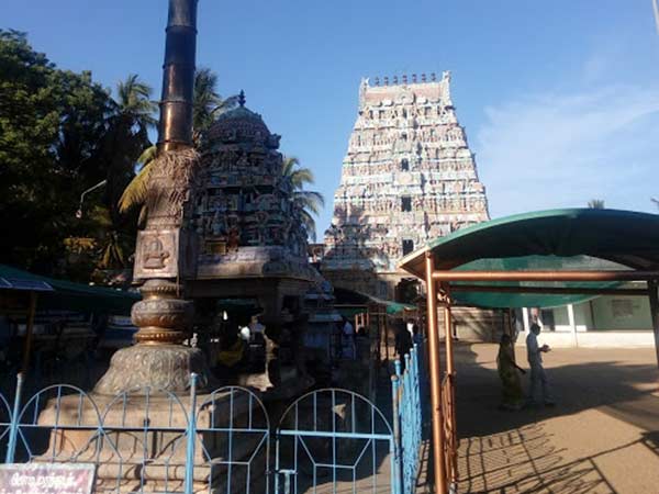 திருநாகேஸ்வரத்தில் அபிஷேகம்