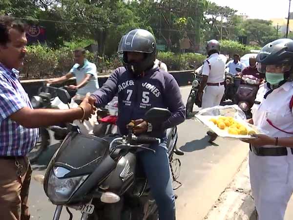 பாராட்டு தெரிவித்த போலீசார்