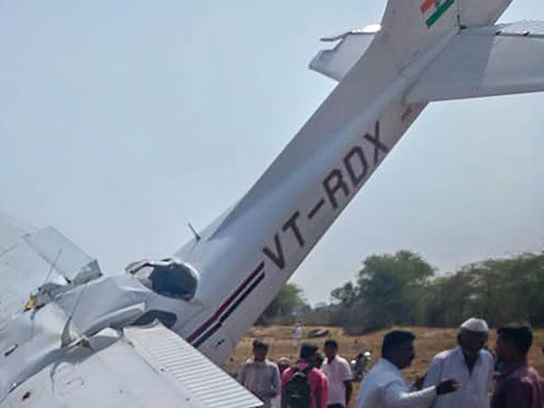 விமானி படுகாயம்