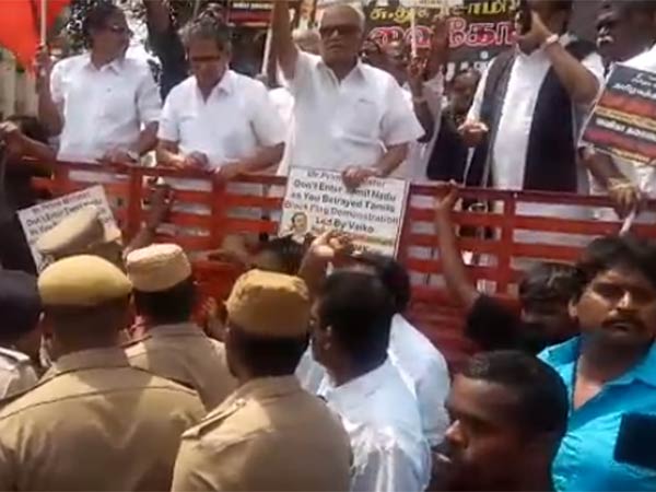 போலீஸ் கண்டிப்பு