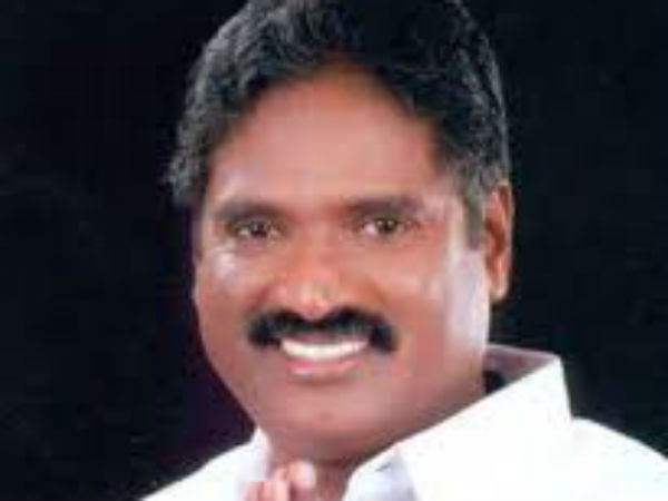 புலம்புகிறாராம்