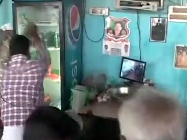 நொறுக்குகிறார்கள்