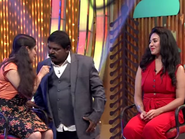 Imman Annachi being teased by participants Imman Annachi being teased by participants