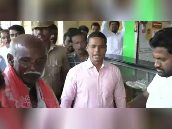 பஸ் ஸ்டாண்ட்