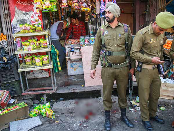 Jammu Kashmir: Blast at a bus stand. Injured admitted to hospital Jammu Kashmir: Blast at a bus stand. Injured admitted to hospital