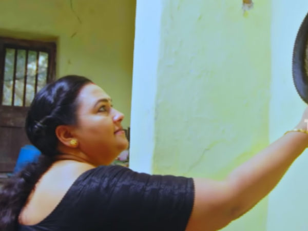 பின்புறத்தில்
