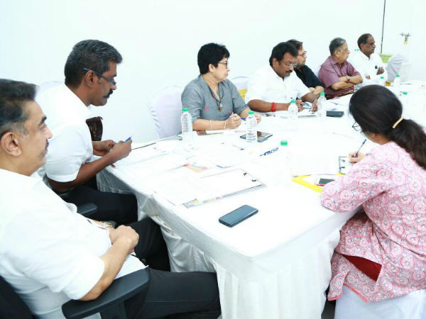 எப்படி தேர்வு செய்கிறார்