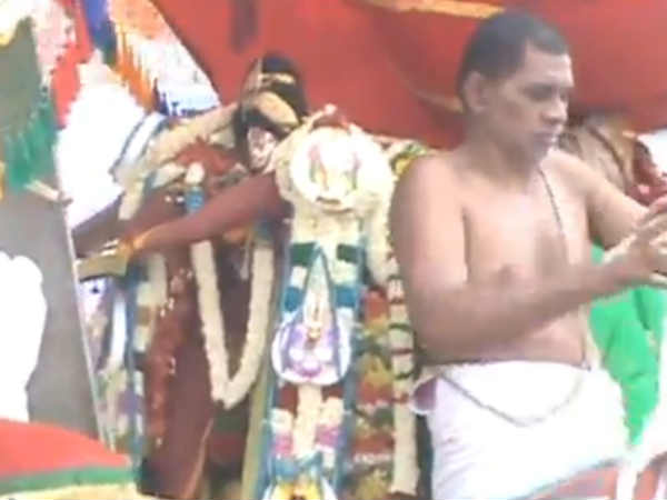 பல்லாயிரக்கணக்கான மக்கள்