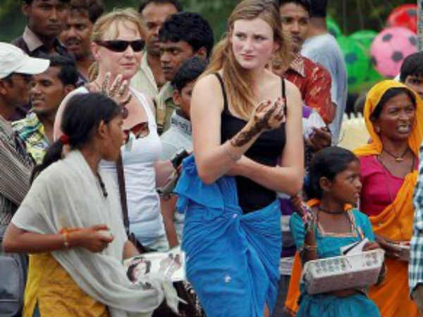 சுற்றுலா பயணிகள்