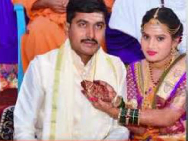 Bride ties holy rope on groom in Karnataka Bride ties holy rope on groom in Karnataka