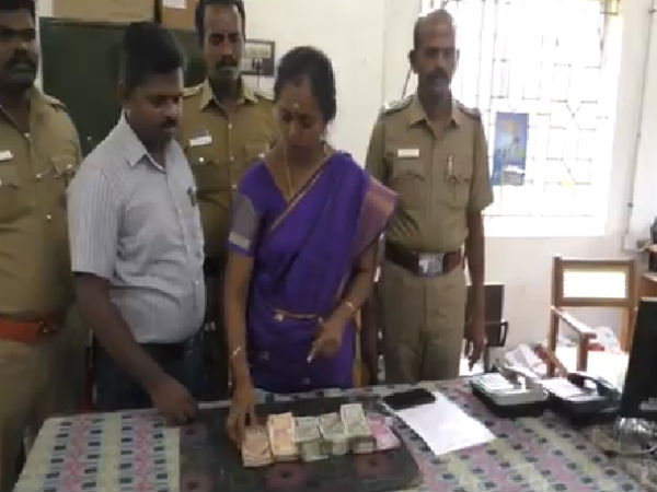 Election officials seizes un accounted money from an auto near tenkasi Election officials seizes un accounted money from an auto near tenkasi