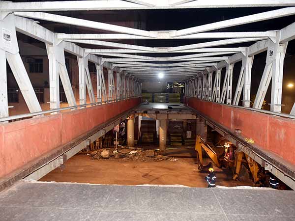 Mumbai bridge collapses: Death toll increases to 6 : 35 people got injured Mumbai bridge collapses: Death toll increases to 6 : 35 people got injured