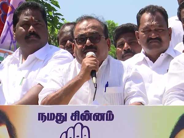 போலீஸ் நிலையத்தில் புகார்