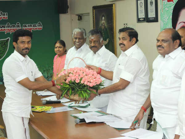 தாக்கல் செய்தார்
