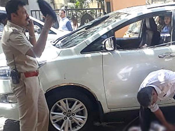 கார் வழிமறிப்பு