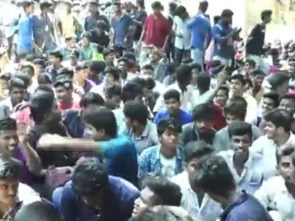 Madurai Students agitate against Pollachi incident Madurai Students agitate against Pollachi incident