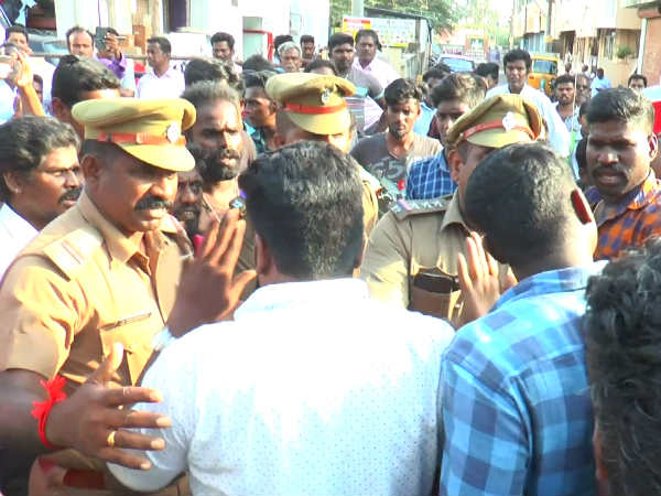 Not enough treatment; complains on Puducherry Kathirkamam Government Hospital Not enough treatment; complains on Puducherry Kathirkamam Government Hospital