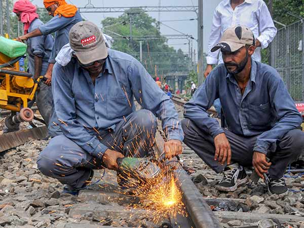 Engineers line up for welder and gang man jobs in railway Engineers line up for welder and gang man jobs in railway