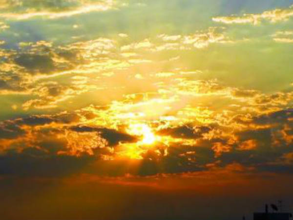 The suns heat burns; People expect that rain will come The suns heat burns; People expect that rain will come