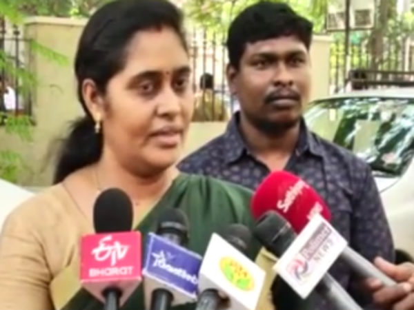 வேடிக்கை பார்க்கிறது