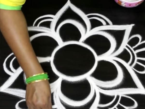 கோலத்தை அழித்ததற்கு கண்டனம்