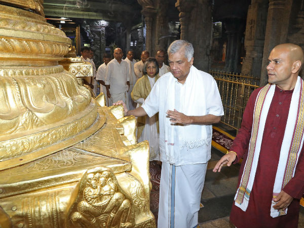 Tirupathi Ezhumalayyan Temple; Sri Lanka Prime Minister Ranil wickramasinghe Darshan with family Tirupathi Ezhumalayyan Temple; Sri Lanka Prime Minister Ranil wickramasinghe Darshan with family