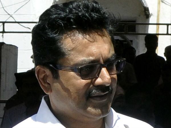 அதிமுகவை
