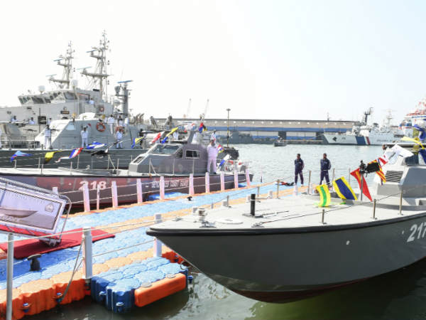13 tamil nadu fishermen arrested by sri lankan navy near Neduntheevu 13 tamil nadu fishermen arrested by sri lankan navy near Neduntheevu
