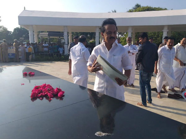 Stalin gets blessings from Karunanidhis memorial Stalin gets blessings from Karunanidhis memorial