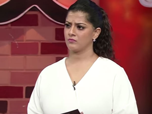 Varalakshmis Unnai Arinthal show rocks Varalakshmis Unnai Arinthal show rocks