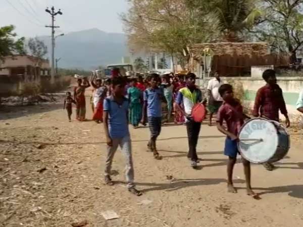 Villagers help to School near Virudhunagar Villagers help to School near Virudhunagar