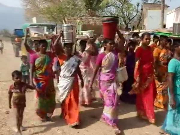 Villagers help to School near Virudhunagar Villagers help to School near Virudhunagar