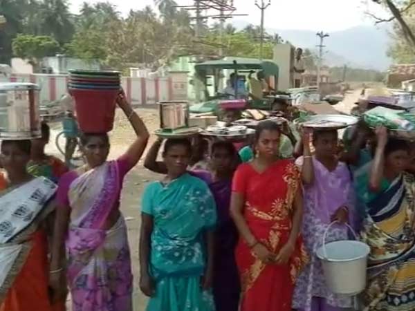 Villagers help to School near Virudhunagar Villagers help to School near Virudhunagar