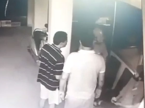 வம்பு செய்தார்