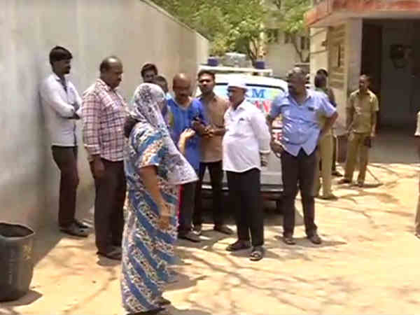பள்ளிச் சென்ற ஆயிஷா