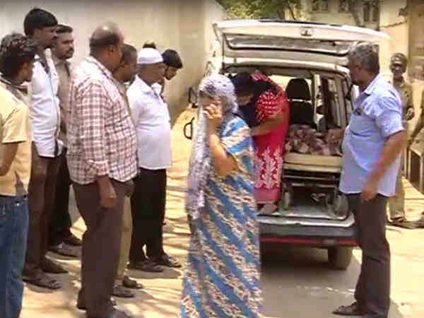 சிறுமி மீது பேருந்து மோதல்