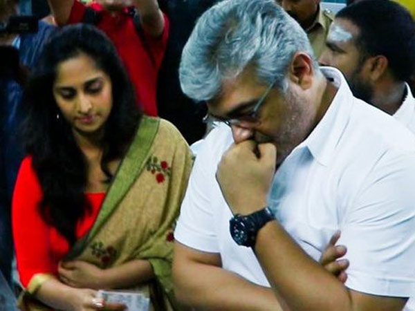 அடி விழுகிறது