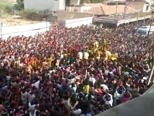 பின்னோக்கி