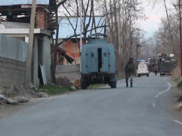 3 security personnel injured, 4 terrorists killed in Jammu Kashmir 3 security personnel injured, 4 terrorists killed in Jammu Kashmir