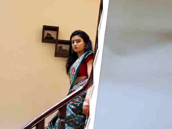 Azhagammai chases her husband with watchman Azhagammai chases her husband with watchman