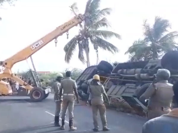 Bus accident near Tanjore kills 2 Bus accident near Tanjore kills 2