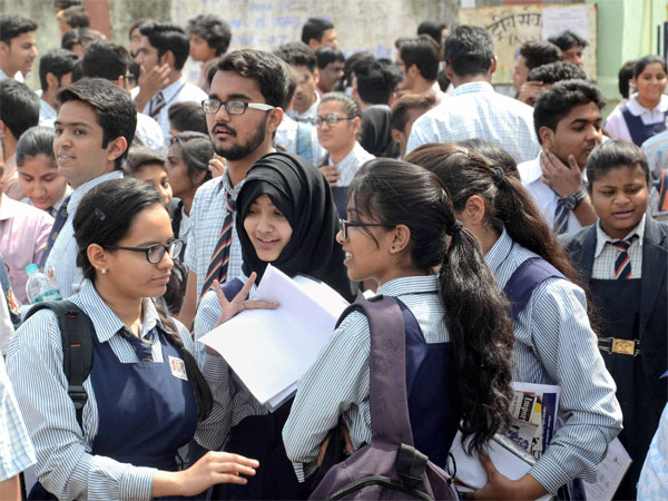 CBSE schools that are not included in the RTE website.. parents complaint on education department CBSE schools that are not included in the RTE website.. parents complaint on education department