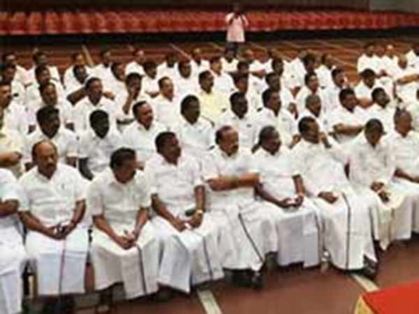 பதவிகள்