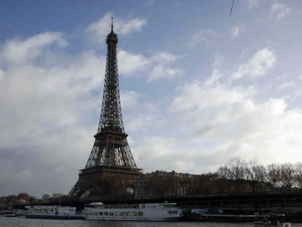 The Eiffel Tower in Paris, to pay tribute to the victims of terror attacks in Sri Lanka The Eiffel Tower in Paris, to pay tribute to the victims of terror attacks in Sri Lanka
