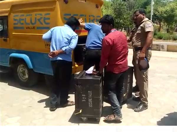 Election flying squad seized 3.80 crores money in Coimbatore Election flying squad seized 3.80 crores money in Coimbatore